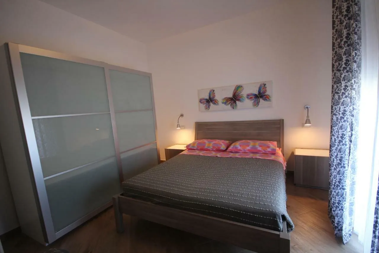 Villa Savina Appartamenti 里乔内