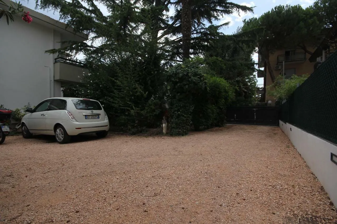Villa Savina Appartamenti 里乔内 0*,  意大利