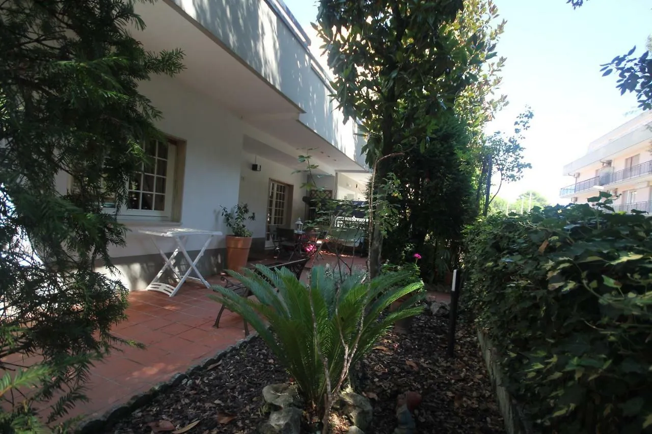 Villa Savina Appartamenti 里乔内