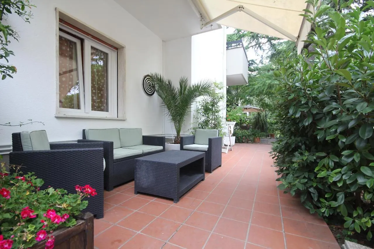 Villa Savina Appartamenti 里乔内 0*,