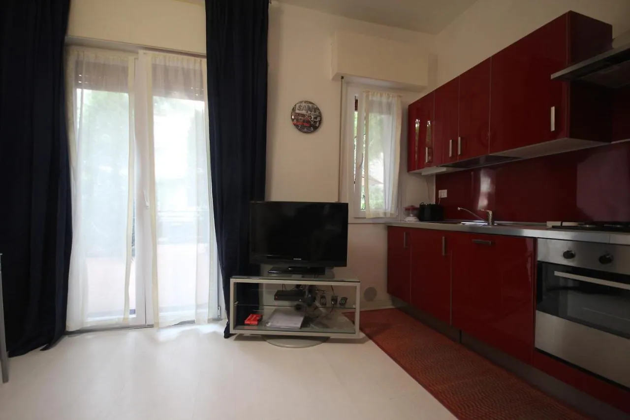 Villa Savina Appartamenti 0*, Riccione